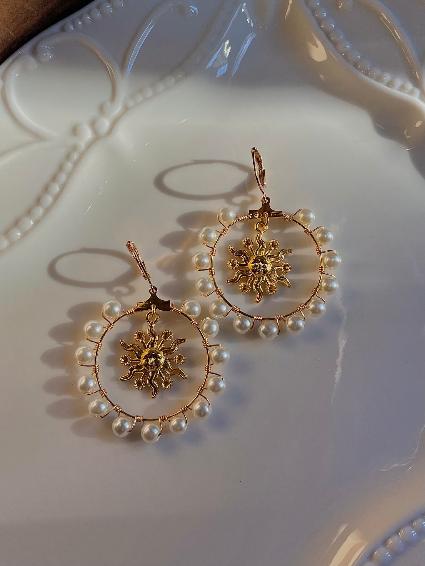 pearl sunny huggie hoops