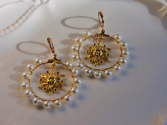 pearl sunny huggie hoops