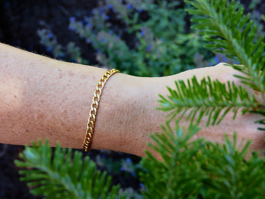 gold chain link bracelet