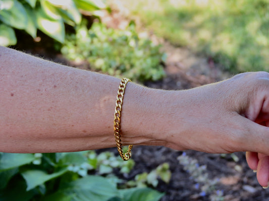 gold chain link bracelet